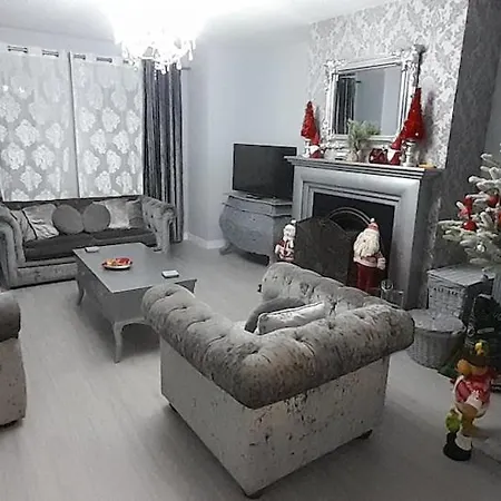 4 Bedroom House *