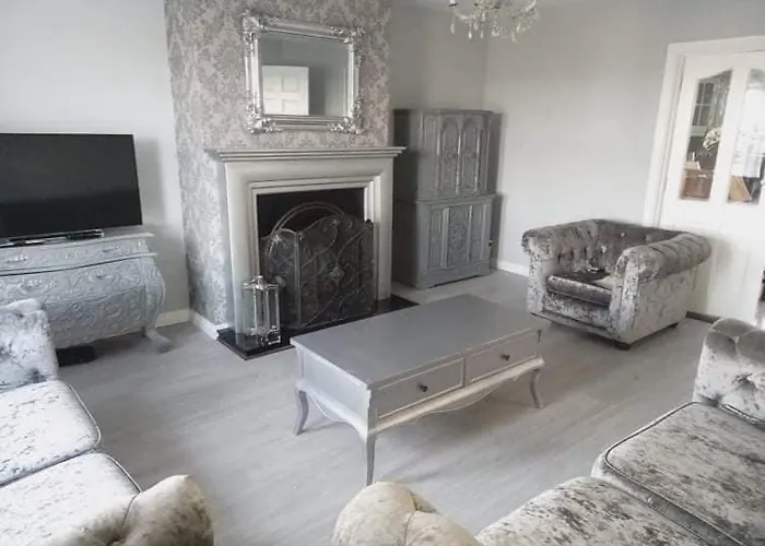 4 Bedroom House 度假居